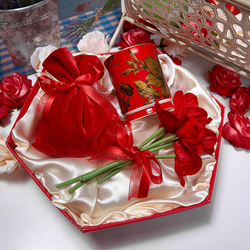 Яркий подарочный набор «Красный букет»