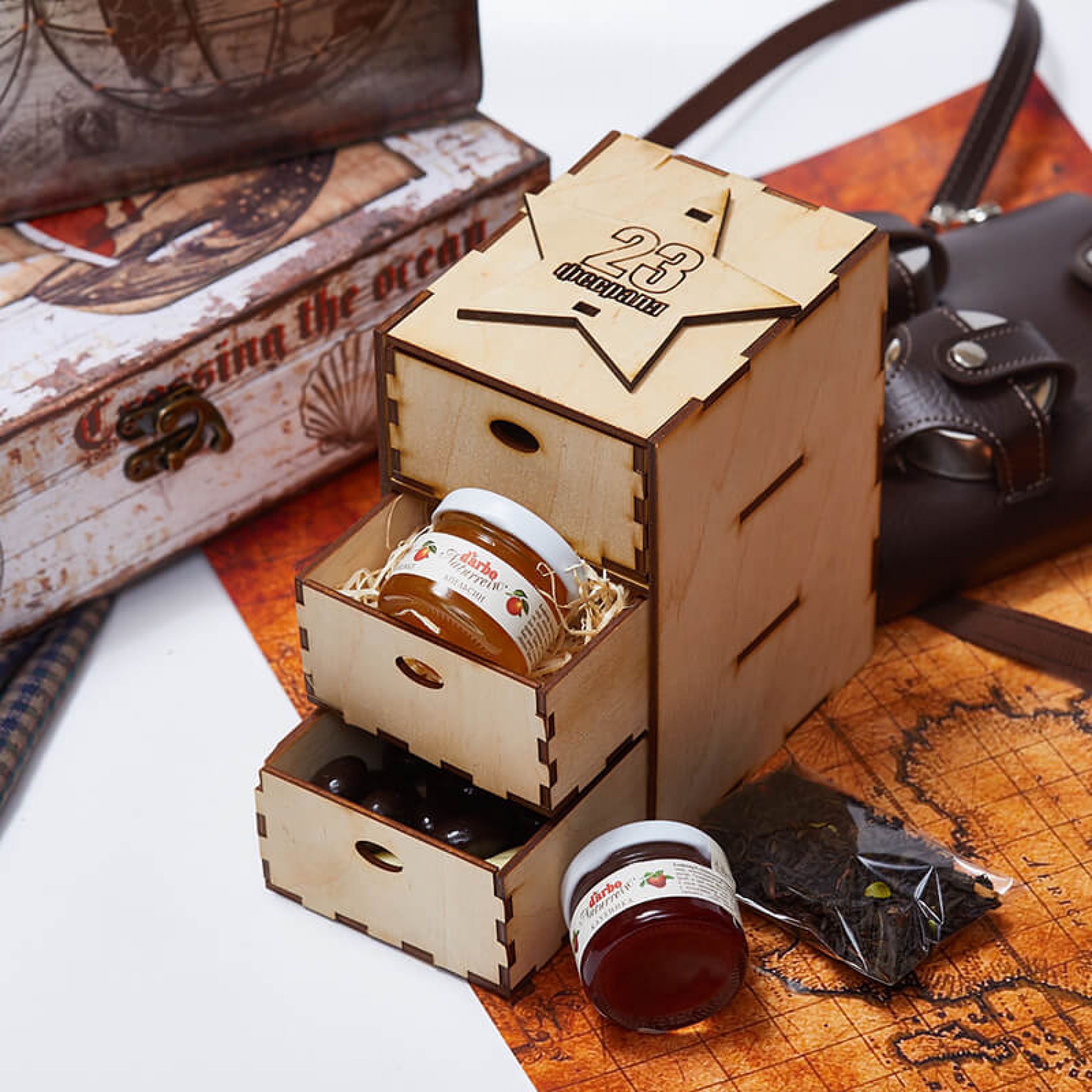 Сладкий подарочный набор с чаем «Комод»