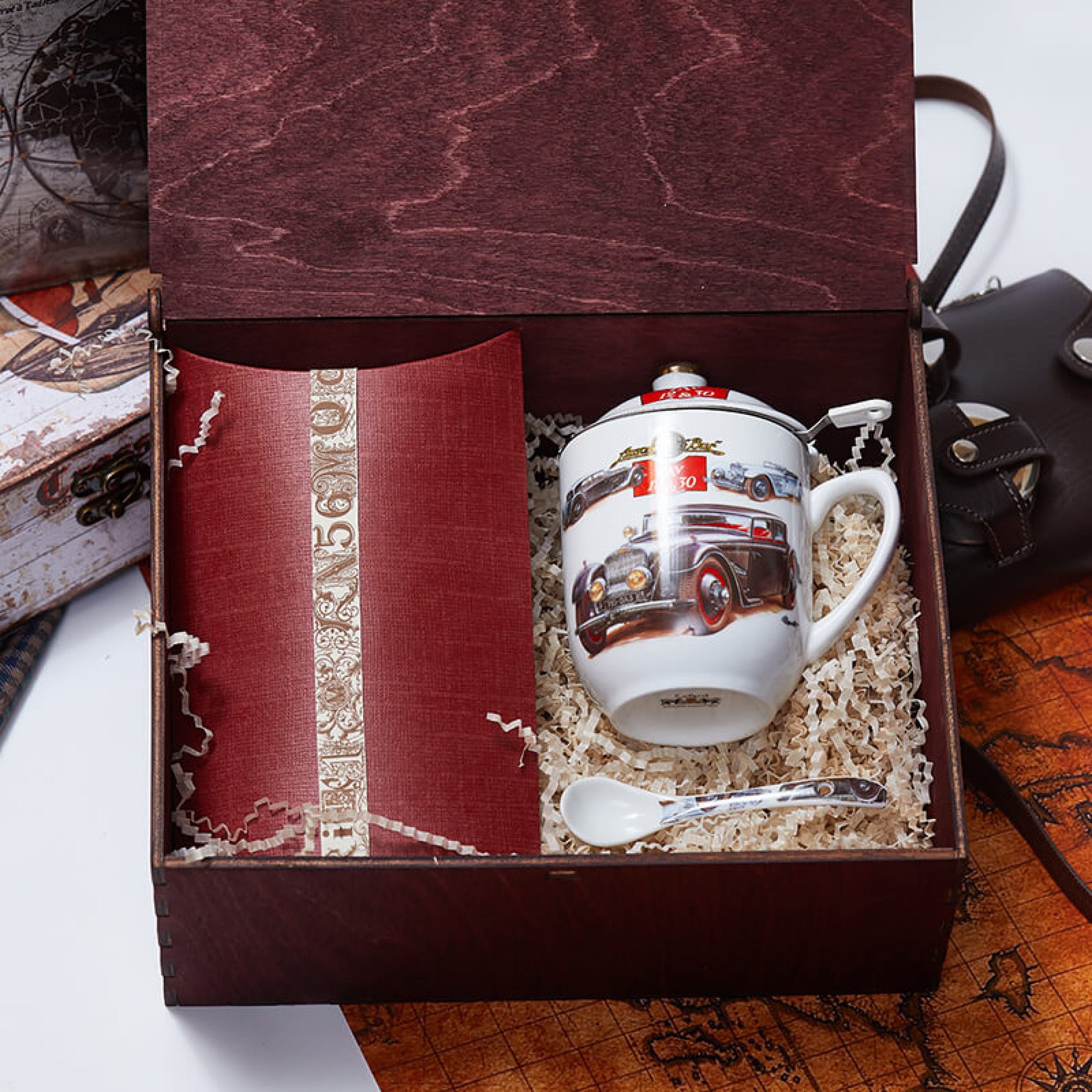 Подарочный набор с чаем «Ретро-Мобиль»