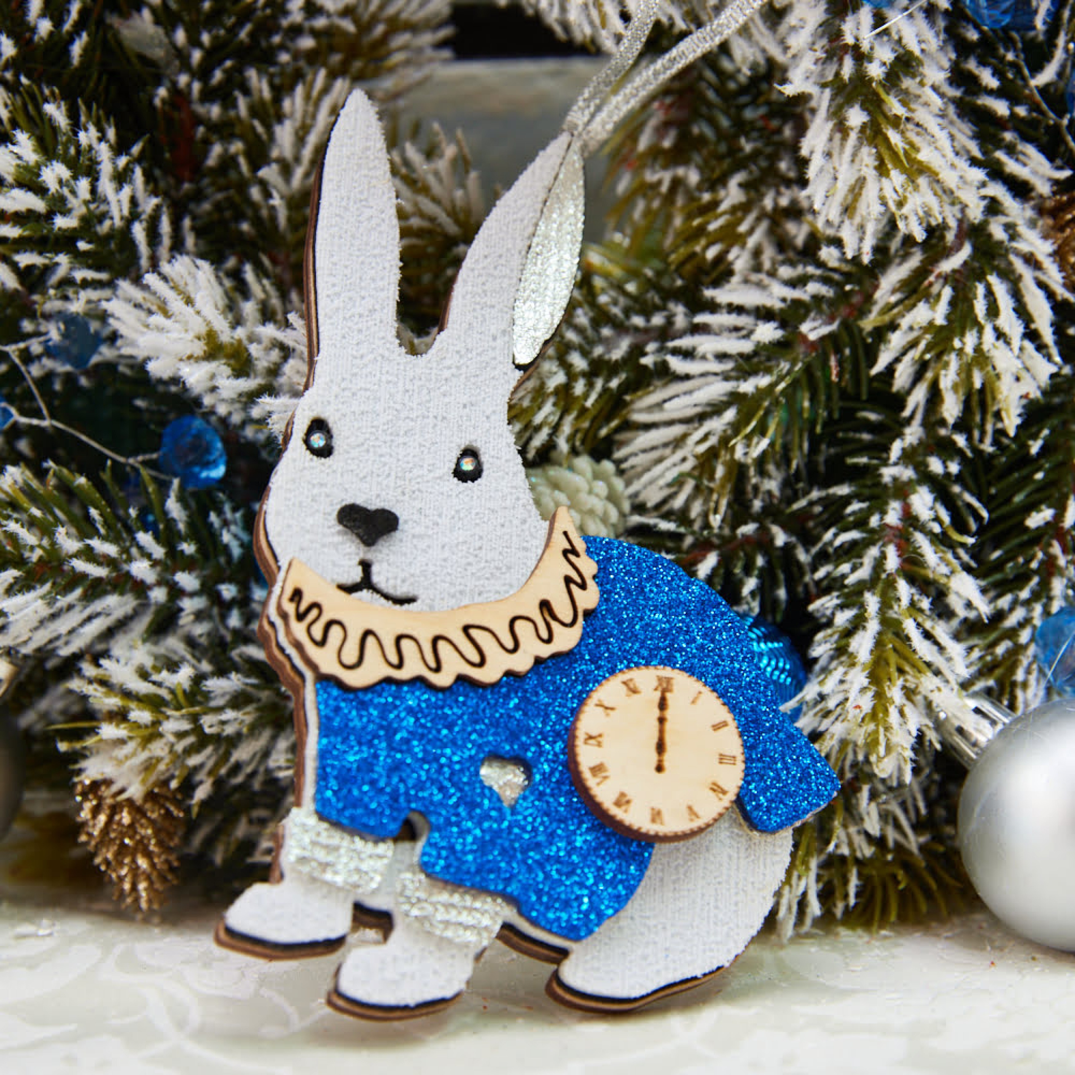 игрушка ручной работы «Зайчик с часами»